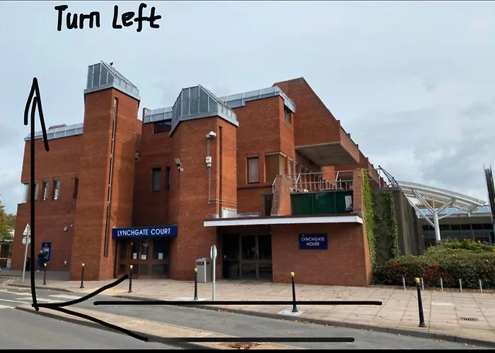 Double Room Best Location Near Shopping Center & Free Parking