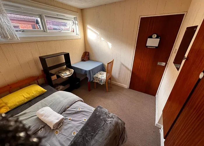 Double Room Best Location Near Shopping Center & Free Parking
