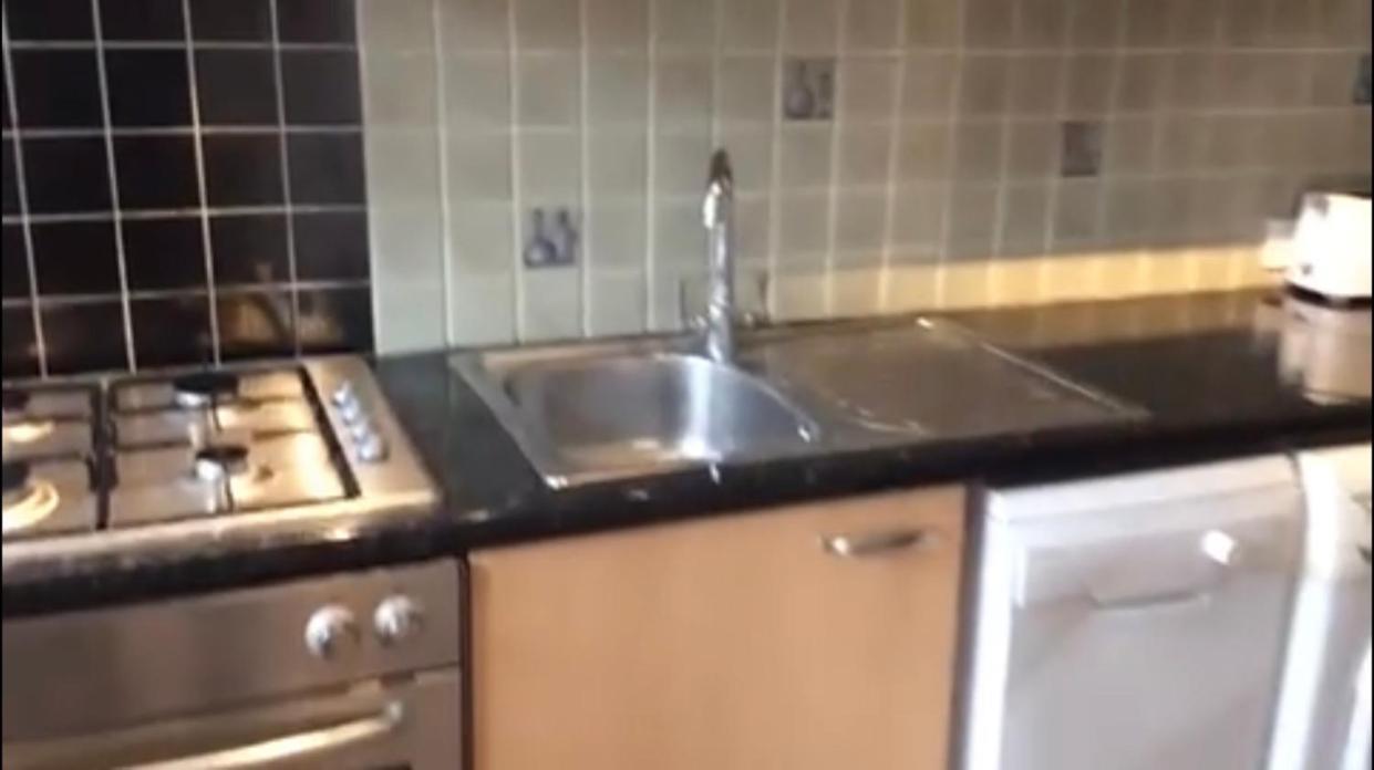 Double Location Near Shopping Center & Free Parking Homestay Coventry