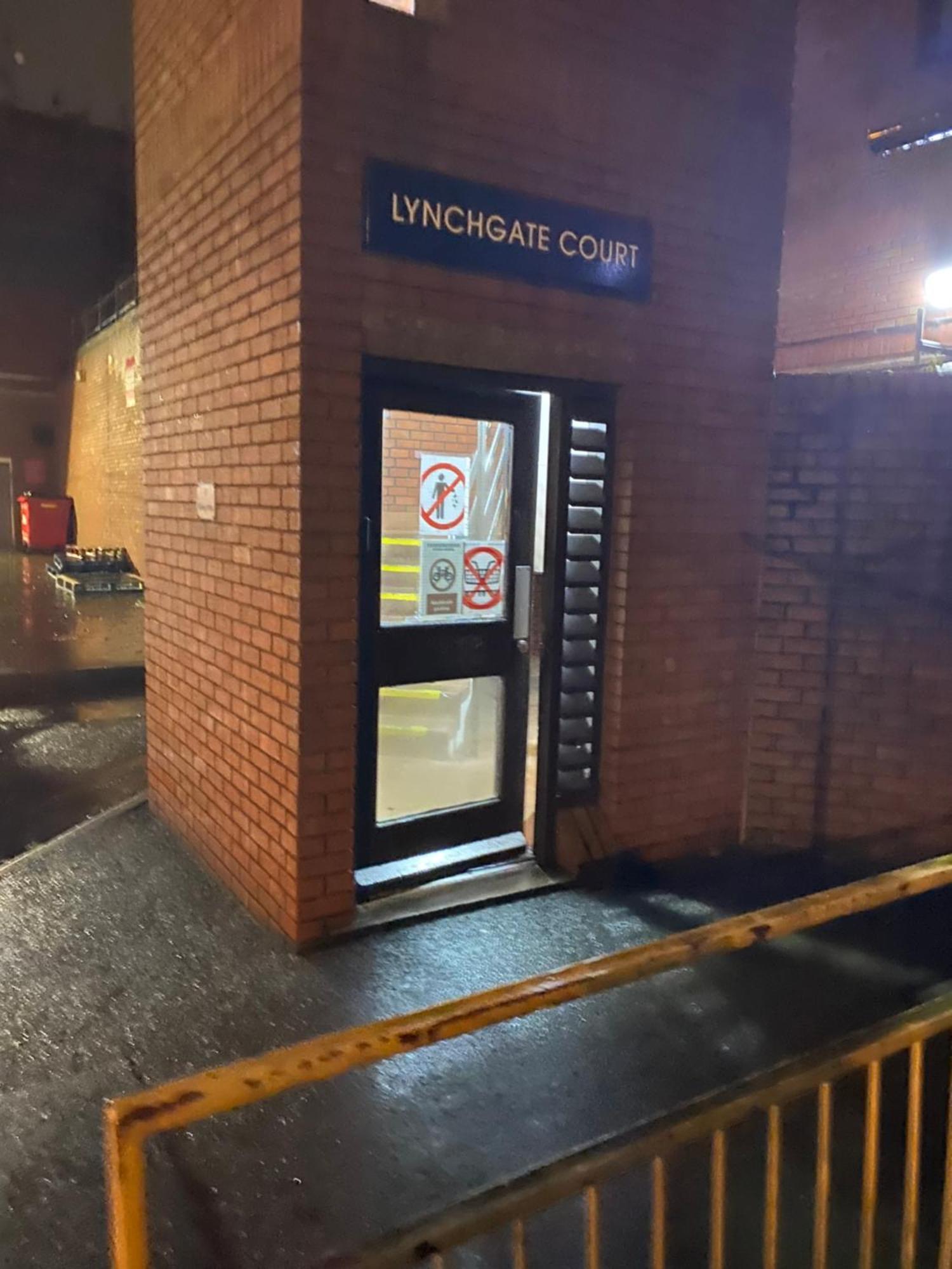 Double Location Near Shopping Center & Free Parking